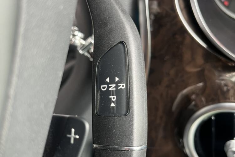 Used Mercedes-Benz V-Class 2018 V 260 Prestige Edition China VI Gear Lever