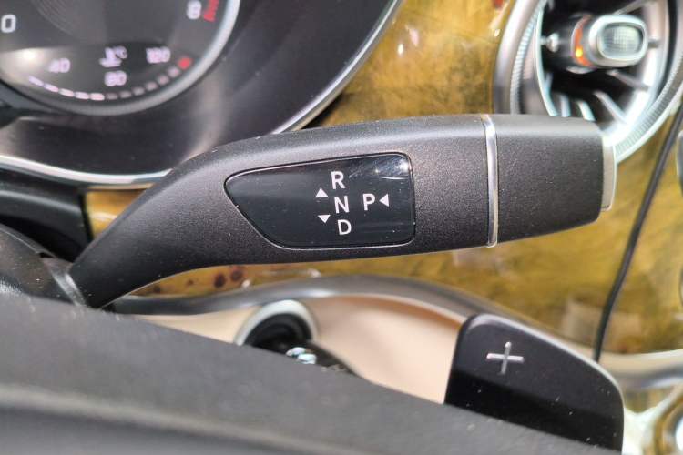 Used Mercedes-Benz V-Class 2018 V 260 L Prestige Extended Version China VI Gear Lever