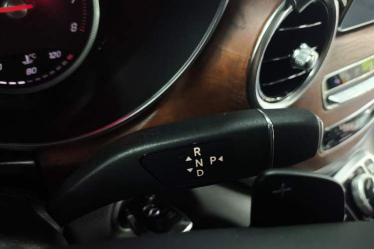 Used Mercedes-Benz V-Class 2018 V 260 L Prestige Extended Version China VI Gear Lever