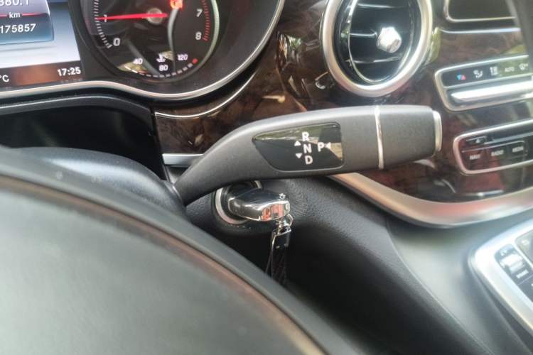 Used Mercedes-Benz V-Class 2018 V 260 Prestige Edition China VI Gear Lever