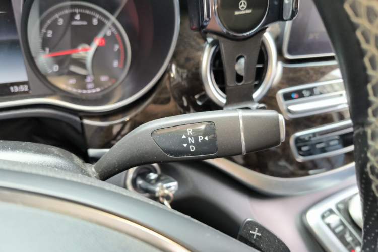 Used Mercedes-Benz V-Class 2018 V 260 Prestige Edition China VI Gear Lever
