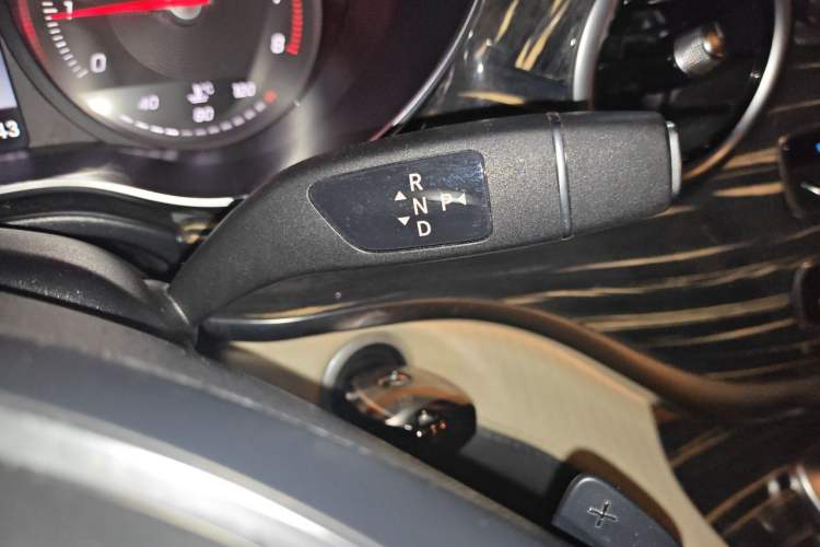 Used Mercedes-Benz V-Class 2018 V 260 L Prestige Extended Version China VI Gear Lever