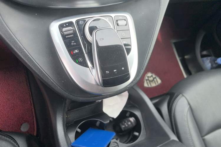 Used Mercedes-Benz V-Class 2018 V 260 L Prestige Extended Version China VI Gear Lever