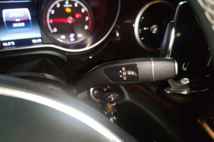 Used Mercedes-Benz V-Class 2018 V 260 L Prestige Extended Version China VI Gear Lever