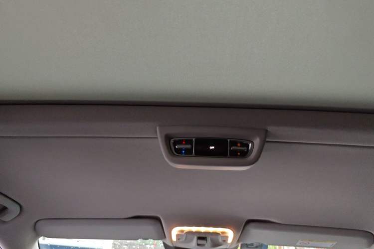 Used Mercedes-Benz V-Class 2018 V 260 Avantgarde Edition China VI Headliner