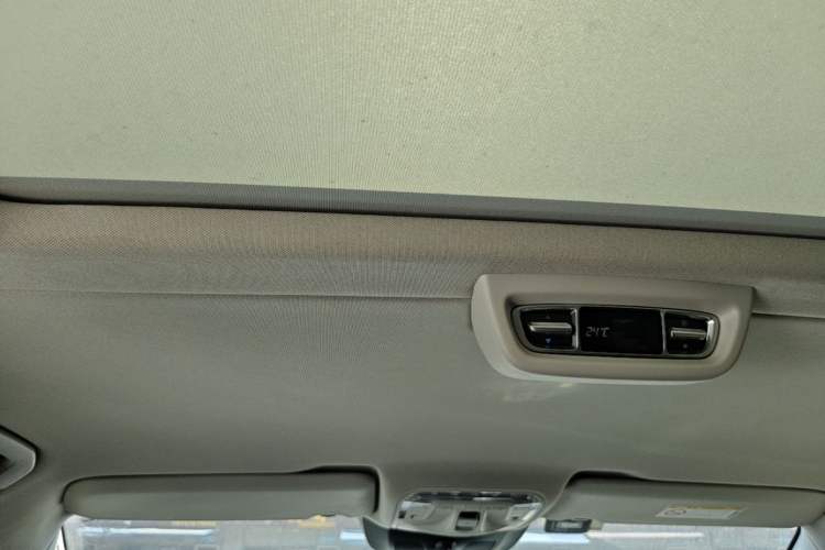 Used Mercedes-Benz V-Class 2018 V 260 Avantgarde Edition China VI Headliner