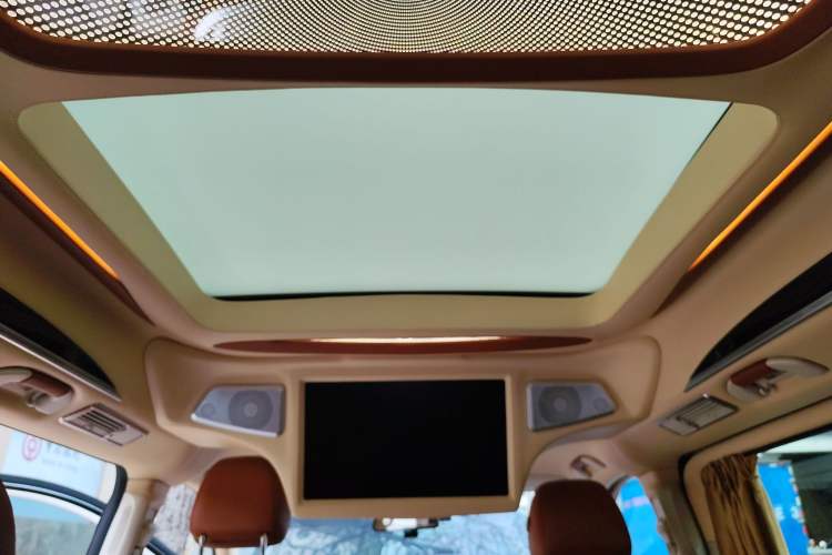 Used Mercedes-Benz V-Class 2018 V 260 L Prestige Extended Version China VI Headliner
