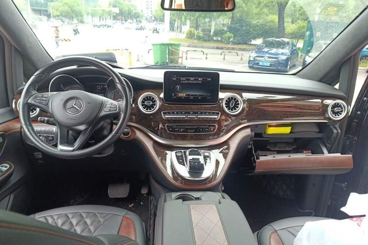 Used Mercedes-Benz V-Class 2018 V 260 L Prestige Extended Version China VI Headliner