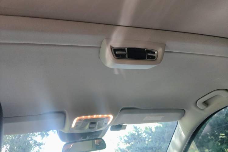 Used Mercedes-Benz V-Class 2018 V 260 L Prestige Extended Version China VI Headliner