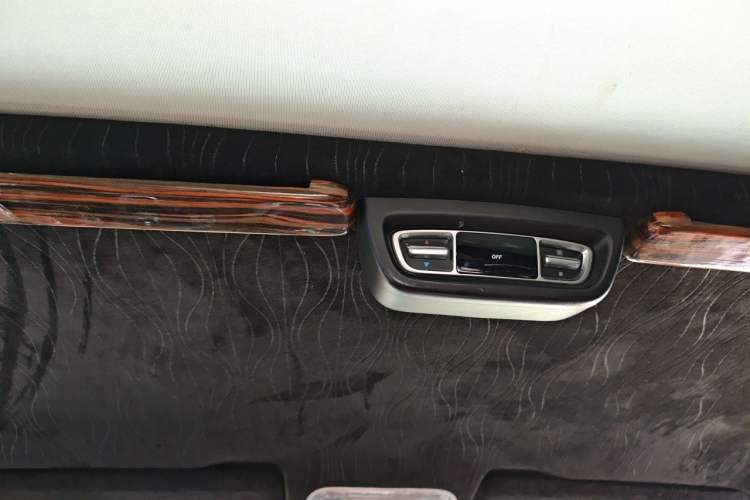 Used Mercedes-Benz V-Class 2018 V 260 Avantgarde Edition China VI Headliner