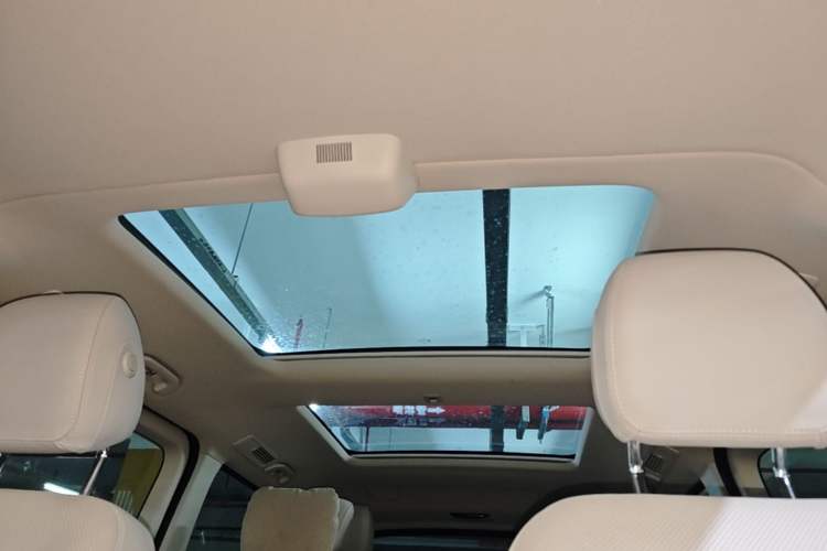 Used Mercedes-Benz V-Class 2018 V 260 Prestige Edition China VI Headliner