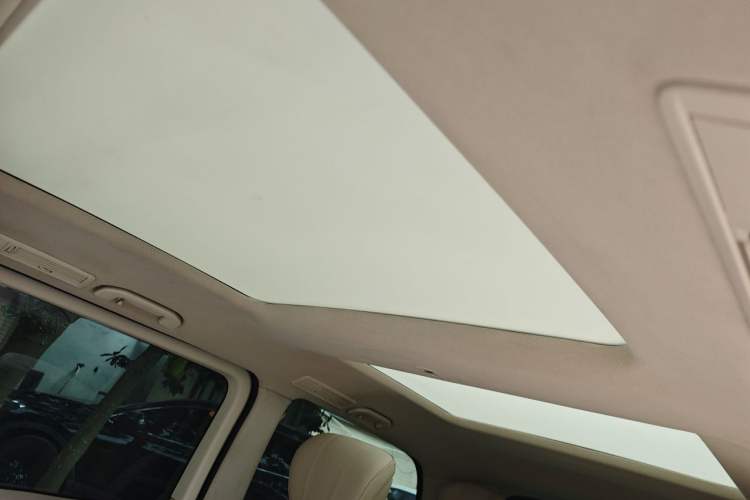Used Mercedes-Benz V-Class 2018 V 260 Avantgarde Edition China VI Headliner