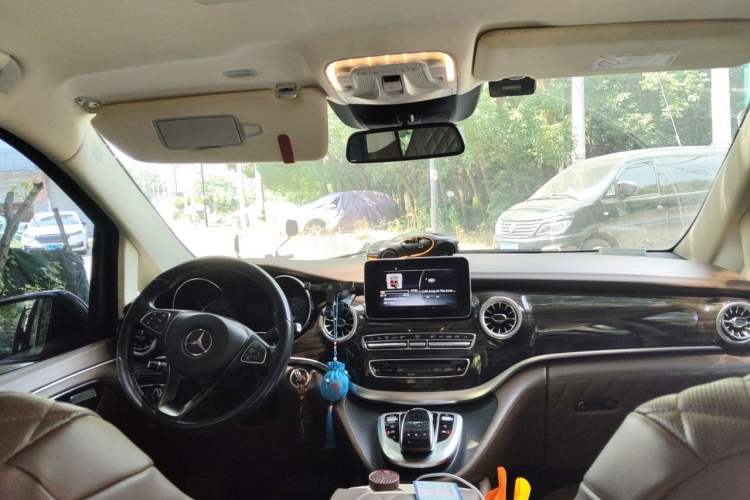 Used Mercedes-Benz V-Class 2018 V 260 Avantgarde Edition China VI Headliner