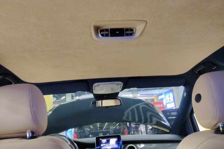 Used Mercedes-Benz V-Class 2018 V250 2.0T Extended Version 5.37 meters Middle East Edition Headliner
