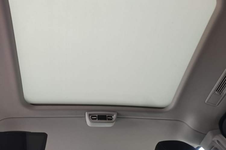 Used Mercedes-Benz V-Class 2018 V 260 Avantgarde Edition China VI Headliner