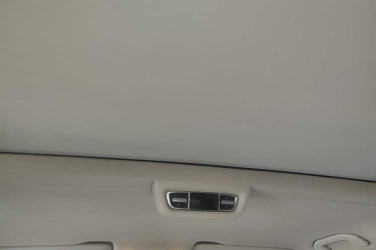 Used Mercedes-Benz V-Class 2018 V 260 Prestige Edition China VI Headliner