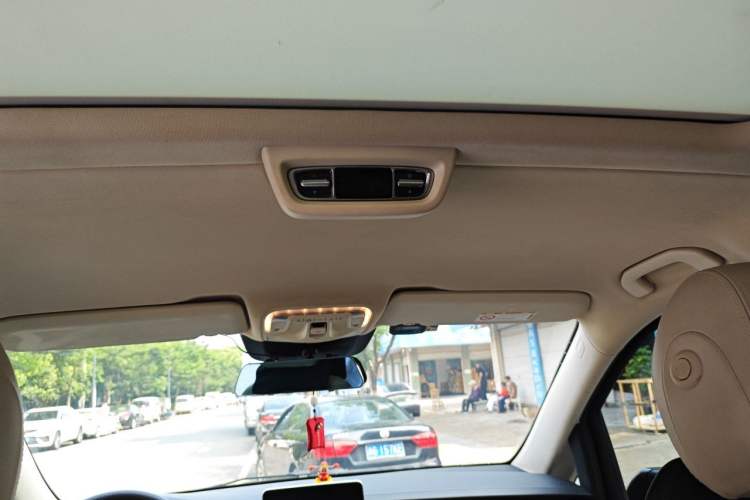 Used Mercedes-Benz V-Class 2018 V 260 Prestige Edition China VI Headliner
