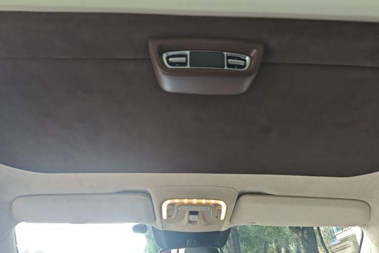 Used Mercedes-Benz V-Class 2018 V 260 L Prestige Extended Version China VI Headliner