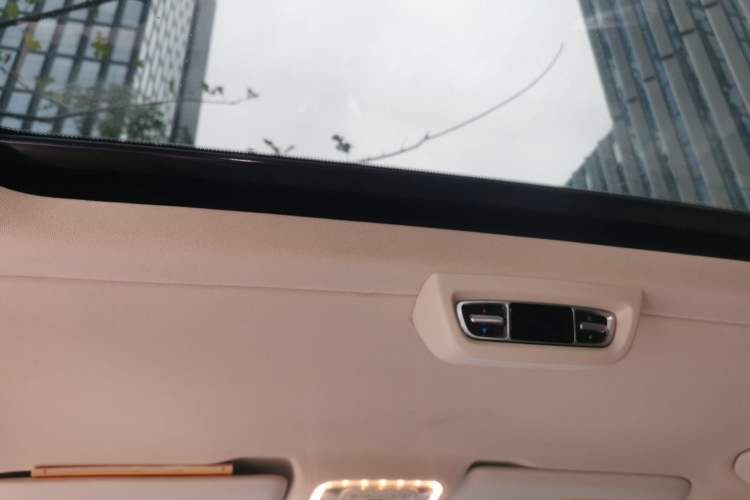 Used Mercedes-Benz V-Class 2018 V 260 Avantgarde Edition China VI Headliner