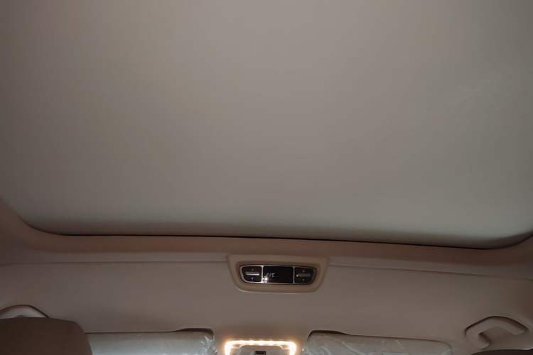 Used Mercedes-Benz V-Class 2018 V 260 Prestige Edition China VI Headliner