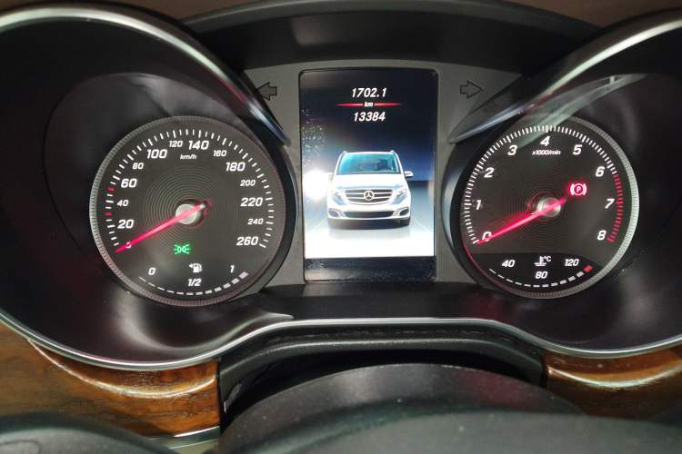 Used Mercedes-Benz V-Class 2018 V250 2.0T Extended Version 5.37 meters Middle East Edition Instrument Cluster