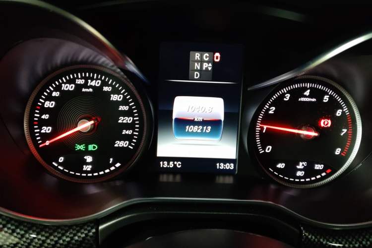 Used Mercedes-Benz V-Class 2018 V250 2.0T Extended Version 5.37 meters Middle East Edition Instrument Cluster