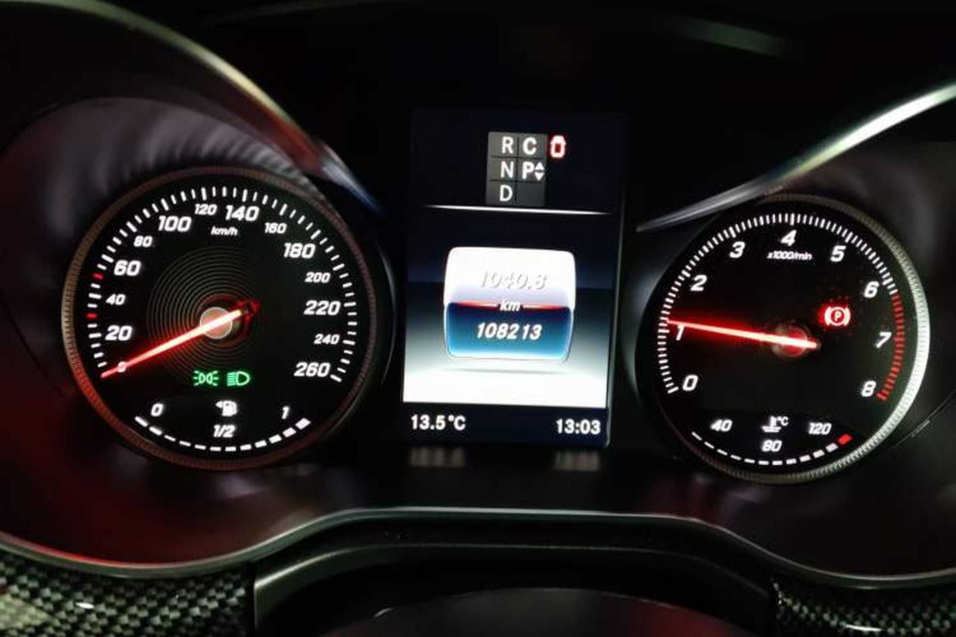 Used Mercedes-Benz V-Class 2018 V250 2.0T Extended Version 5.37 meters Middle East Edition Instrument Cluster
