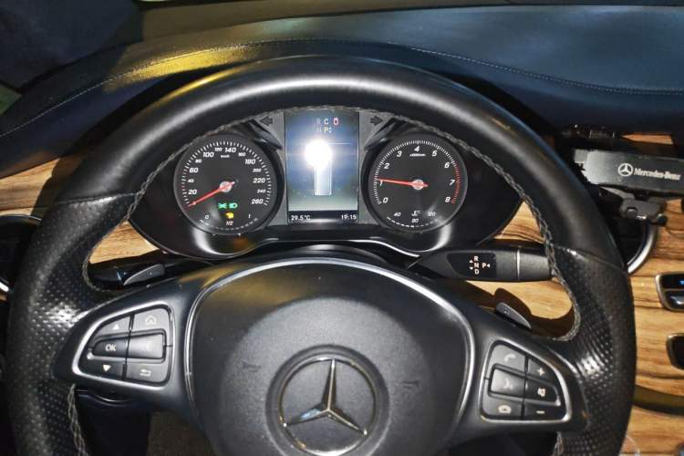 Used Mercedes-Benz V-Class  Instrument Cluster