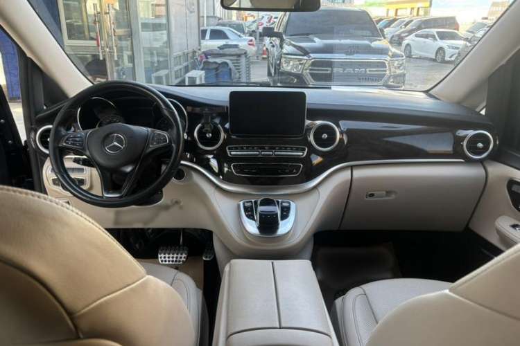 Used Mercedes-Benz V-Class 2018 V 260 L Prestige Extended Version China VI Interior 1