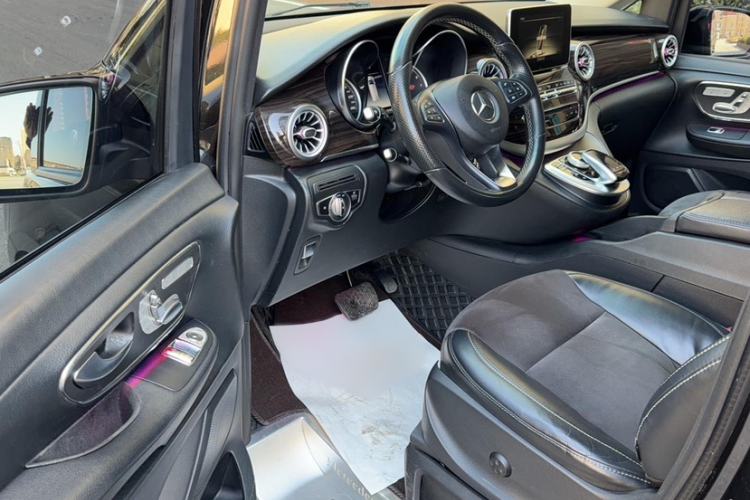 Used Mercedes-Benz V-Class 2018 V 260 Avantgarde Edition China VI Interior 1