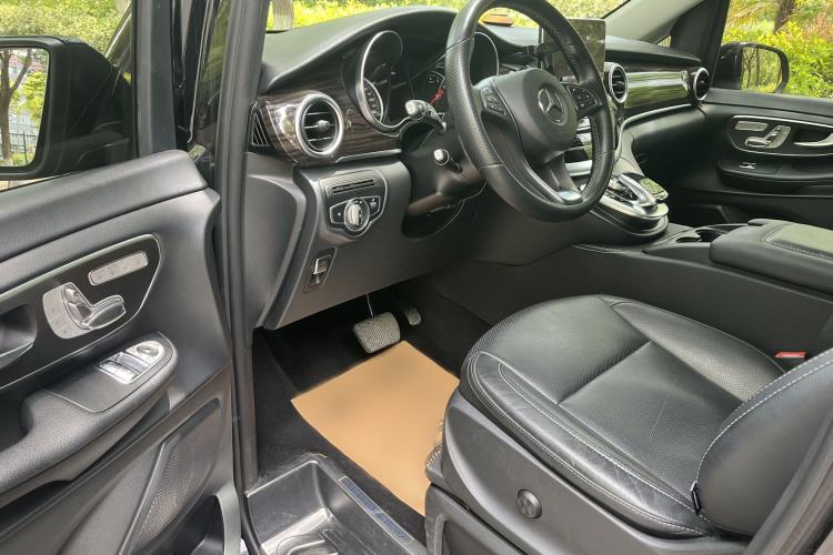 Used Mercedes-Benz V-Class 2018 V 260 Avantgarde Edition China VI Interior 2
