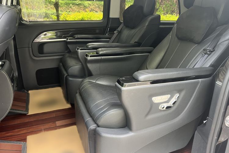 Used Mercedes-Benz V-Class 2018 V 260 Avantgarde Edition China VI Interior 3