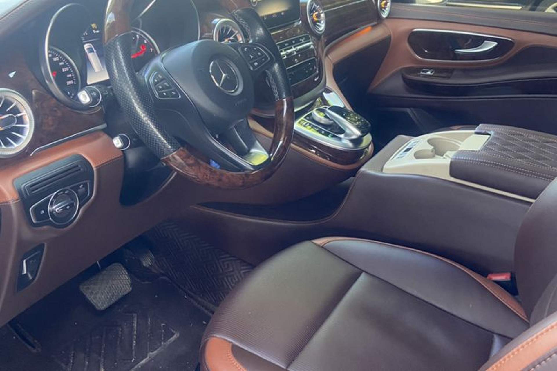 Used Mercedes-Benz V-Class 2018 V250 2.0T Middle East Version Interior 3