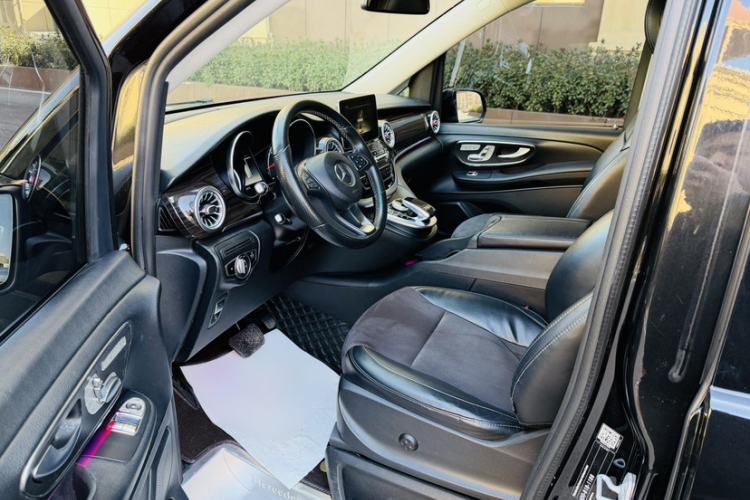 Used Mercedes-Benz V-Class 2018 V 260 Avantgarde Edition China VI Interior 3