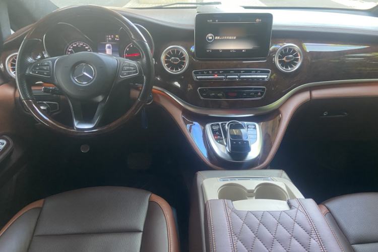 Used Mercedes-Benz V-Class 2018 V250 2.0T Middle East Version Interior 4