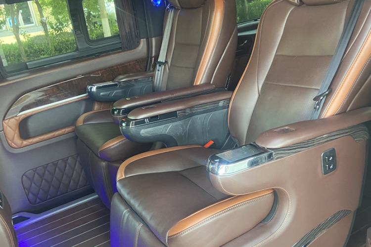 Used Mercedes-Benz V-Class 2018 V250 2.0T Middle East Version Interior 5
