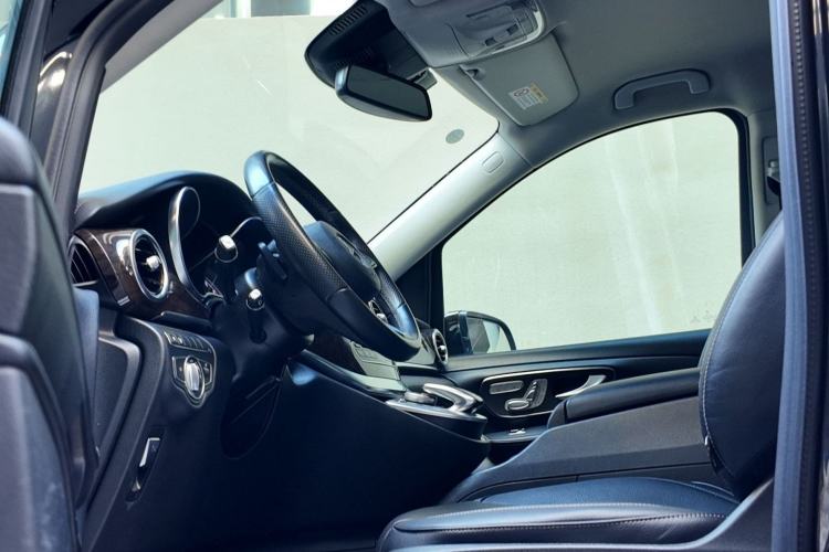 Used Mercedes-Benz V-Class 2018 V 260 Avantgarde Edition China V Interior 5