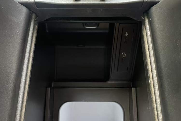 Used Mercedes-Benz V-Class 2018 V 260 Avantgarde Edition China V Interior 6