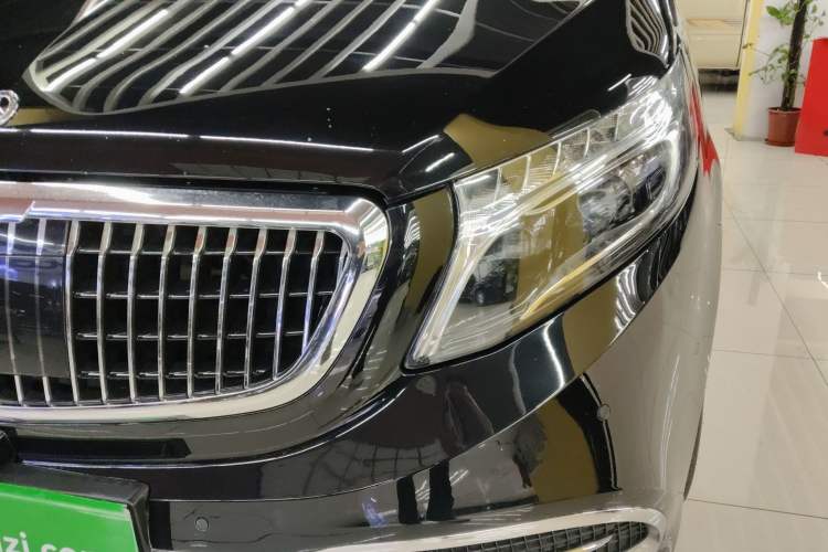 Used Mercedes-Benz V-Class 2018 V250 2.0T Extended Version 5.37 meters Middle East Edition Left Front Headlight
