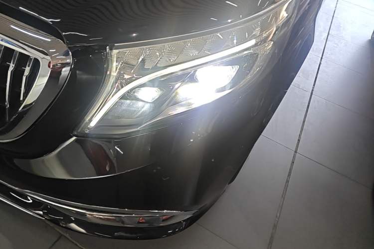 Used Mercedes-Benz V-Class 2018 V 260 L Prestige Extended Version China VI Left Front Headlight
