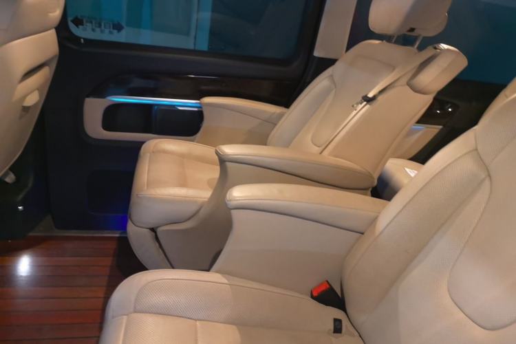 Used Mercedes-Benz V-Class 2018 V 260 Prestige Edition China VI Left Rear Seat
