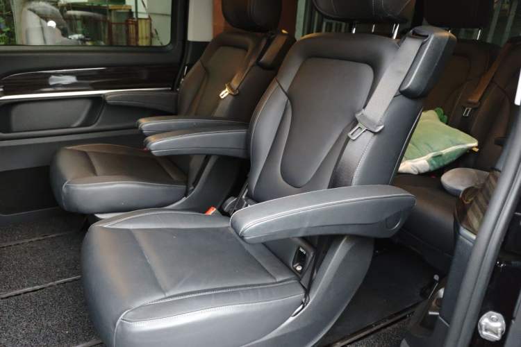 Used Mercedes-Benz V-Class 2018 V 260 Avantgarde Edition China VI Left Rear Seat