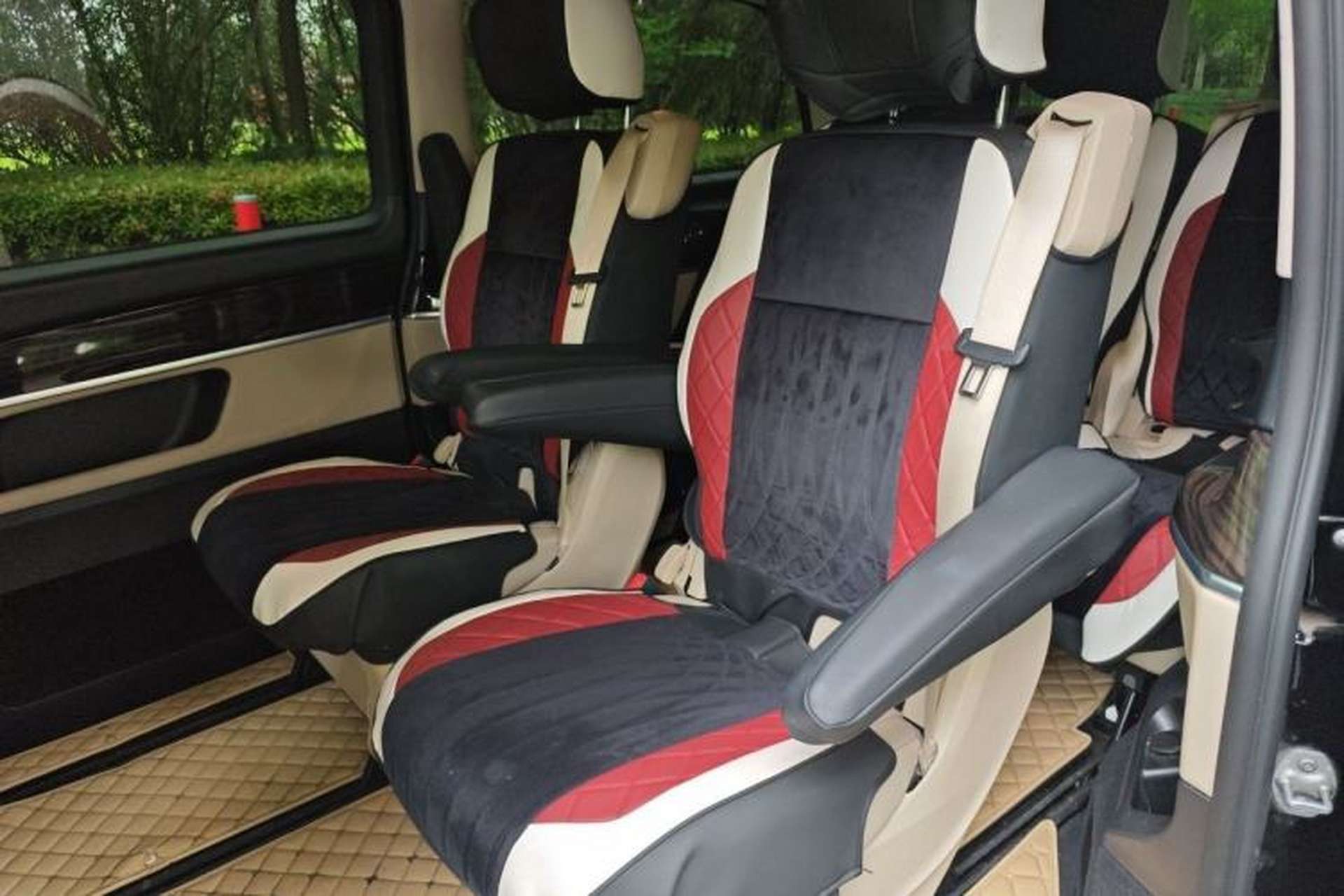 Used Mercedes-Benz V-Class 2018 V 260 Avantgarde Edition China VI Left Rear Seat