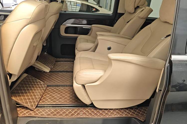 Used Mercedes-Benz V-Class 2018 V 260 Prestige Edition China V Left Rear Seat