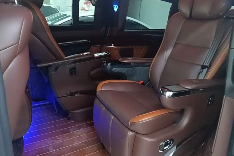 Used Mercedes-Benz V-Class 2018 V250 2.0T Middle East Version Left Rear Seat