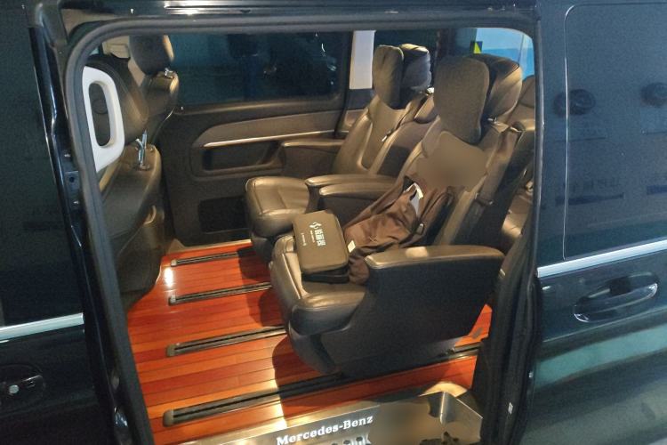 Used Mercedes-Benz V-Class 2018 V250 2.0T Middle East Version Left Rear Seat