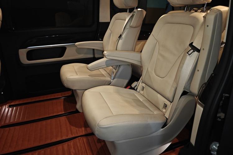 Used Mercedes-Benz V-Class 2018 V 260 Avantgarde Edition China V Left Rear Seat
