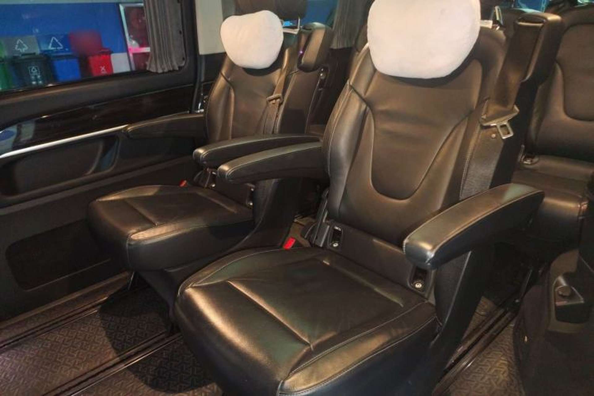 Used Mercedes-Benz V-Class 2018 V 260 Avantgarde Edition China VI Left Rear Seat