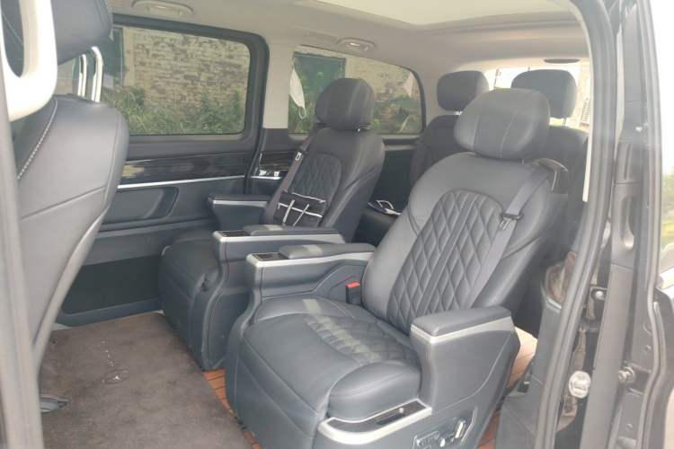 Used Mercedes-Benz V-Class 2018 V 260 Avantgarde Edition China VI Left Rear Seat