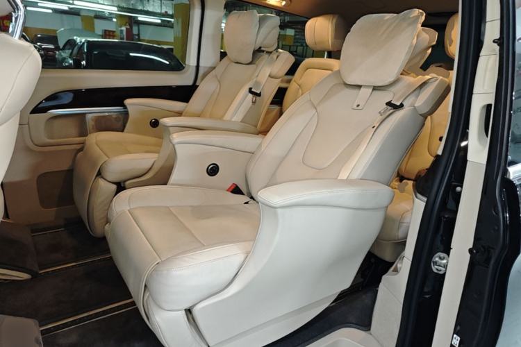 Used Mercedes-Benz V-Class 2018 V 260 Prestige Edition China VI Left Rear Seat
